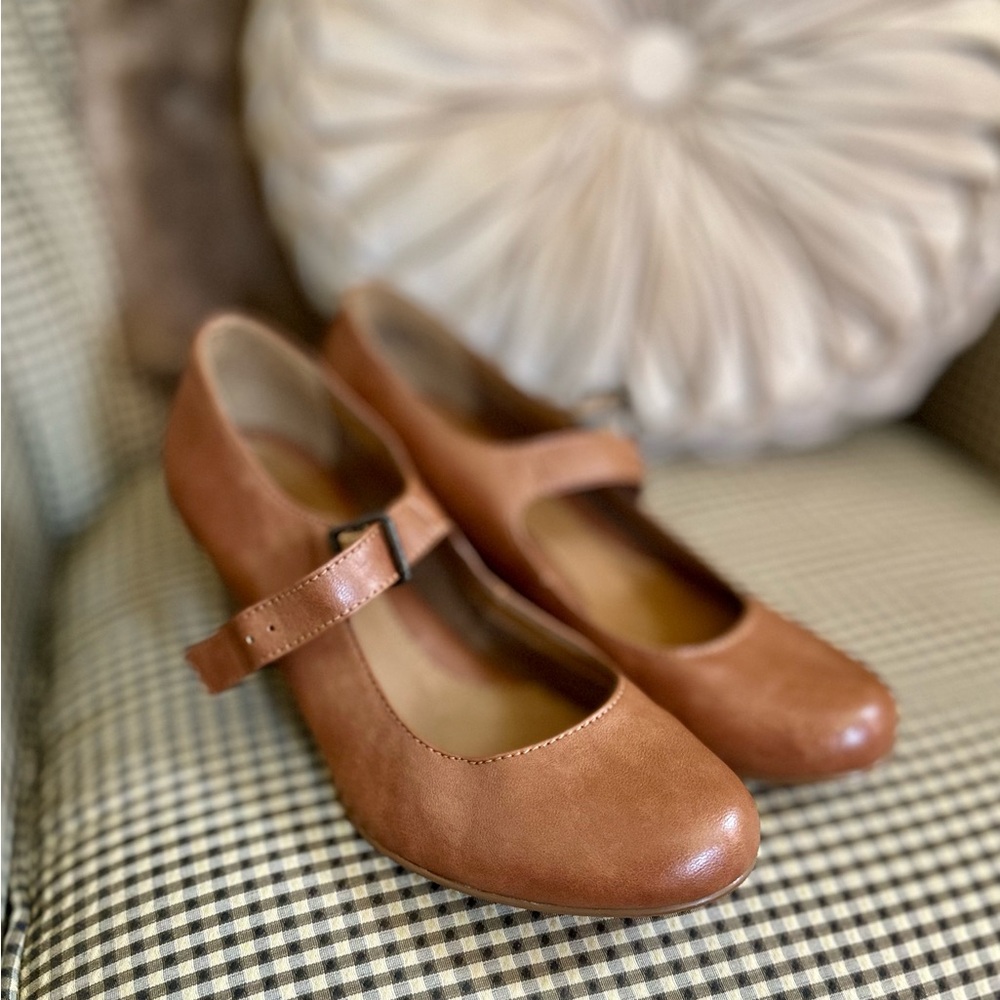 Classic Brown Heels with Timeless Design